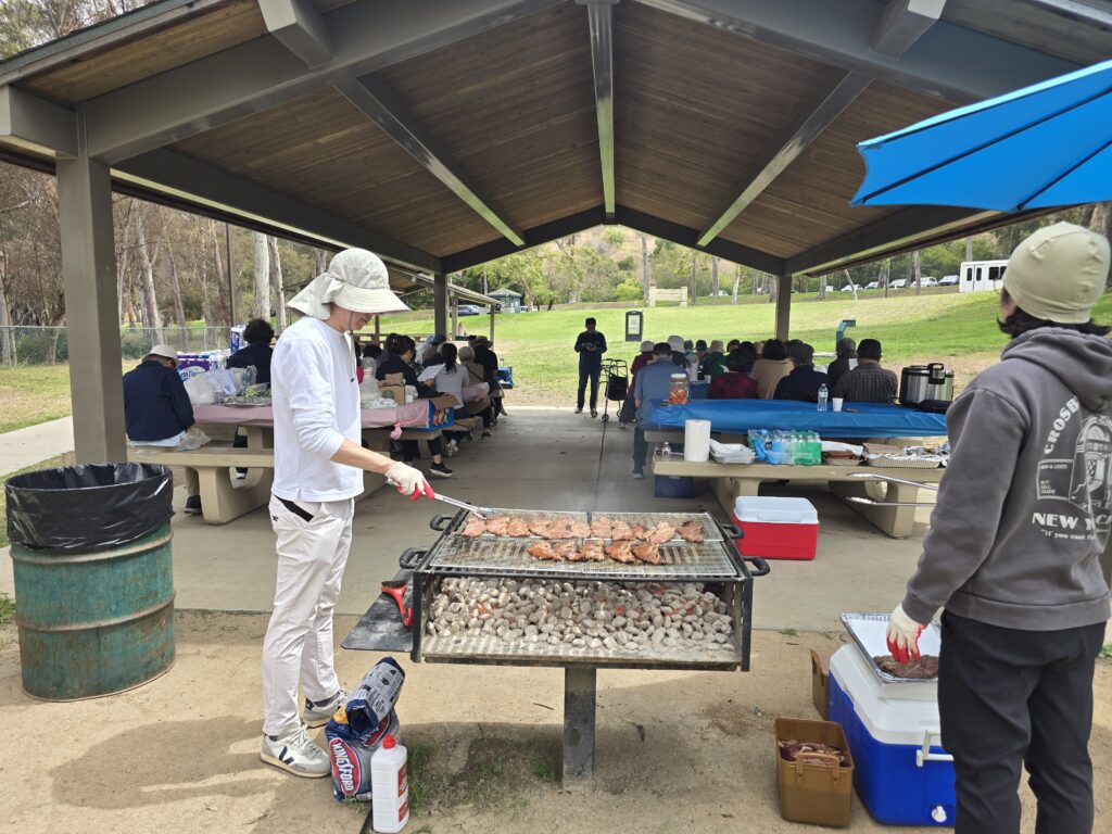 교회 야외 예배 50파운드 LA갈비 바베큐 숯불 구이